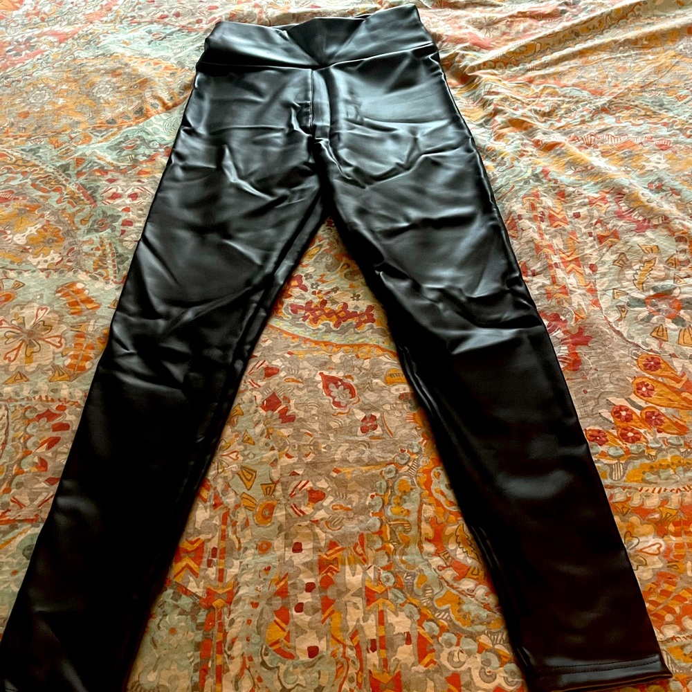 NWOT Robert Matthew Faux Leather Leggings~Large